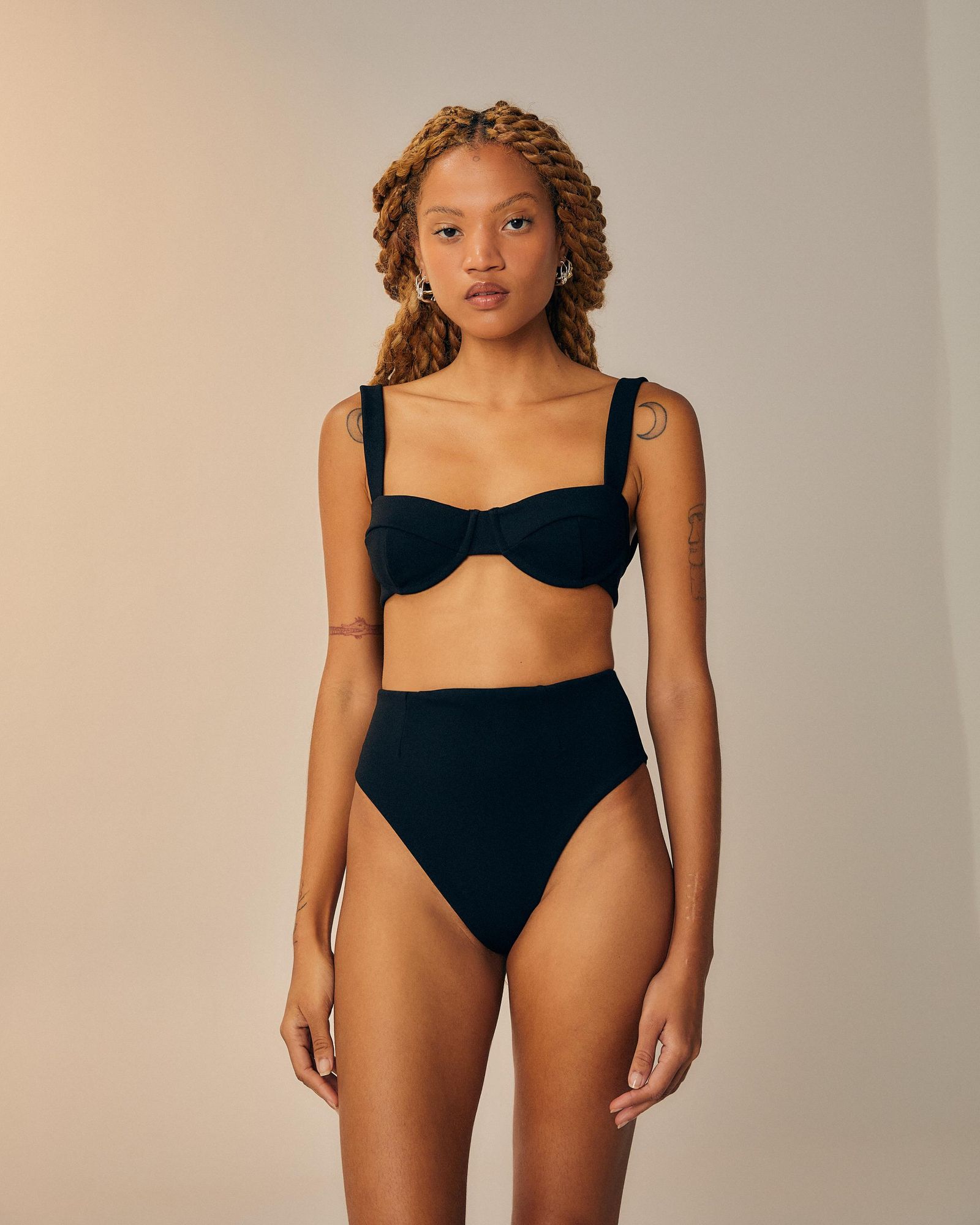 01040074_0001_3-HOTPANTS-CLASSICA-CREPE