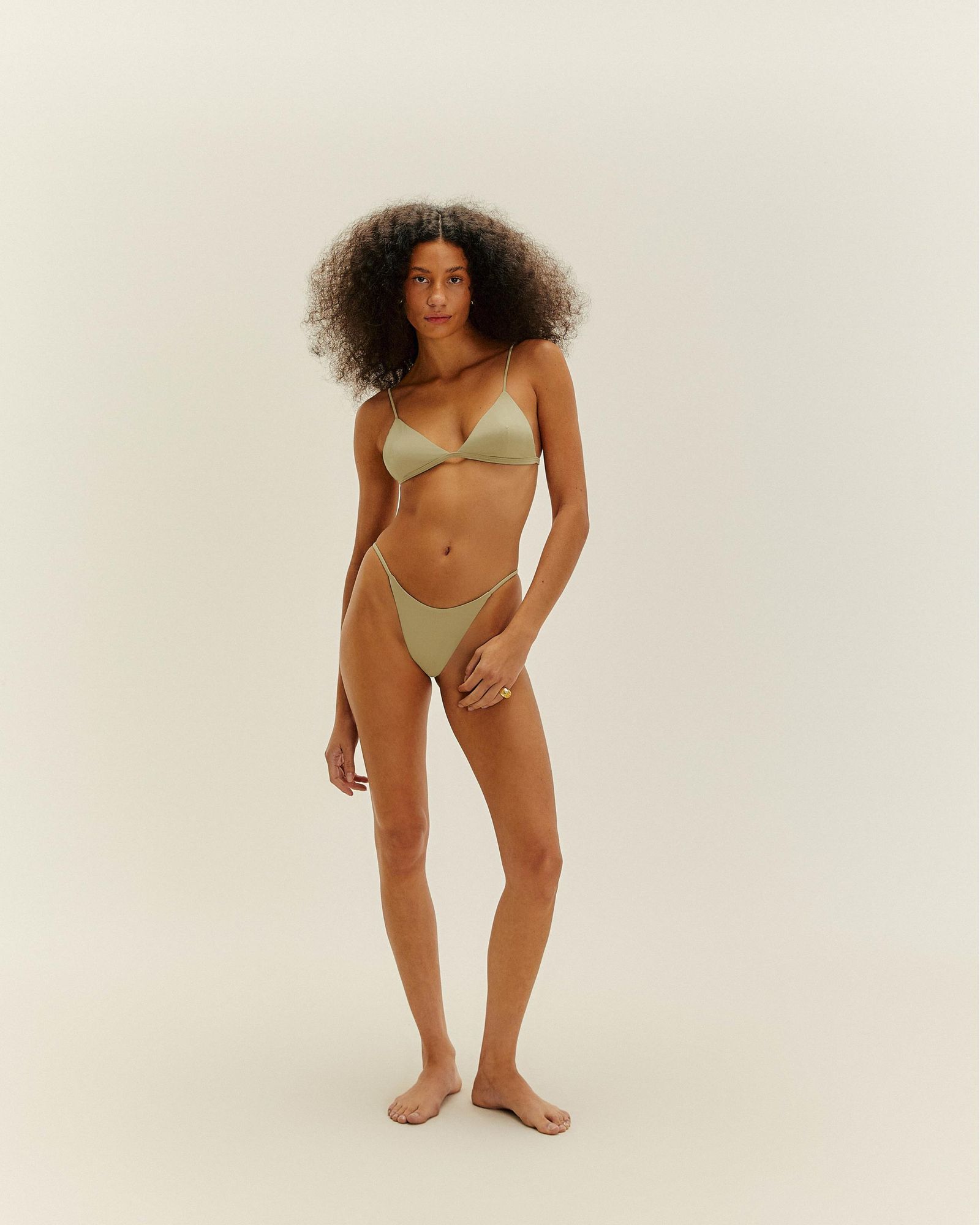 01030697_0322_1-TOP-OLIVIA