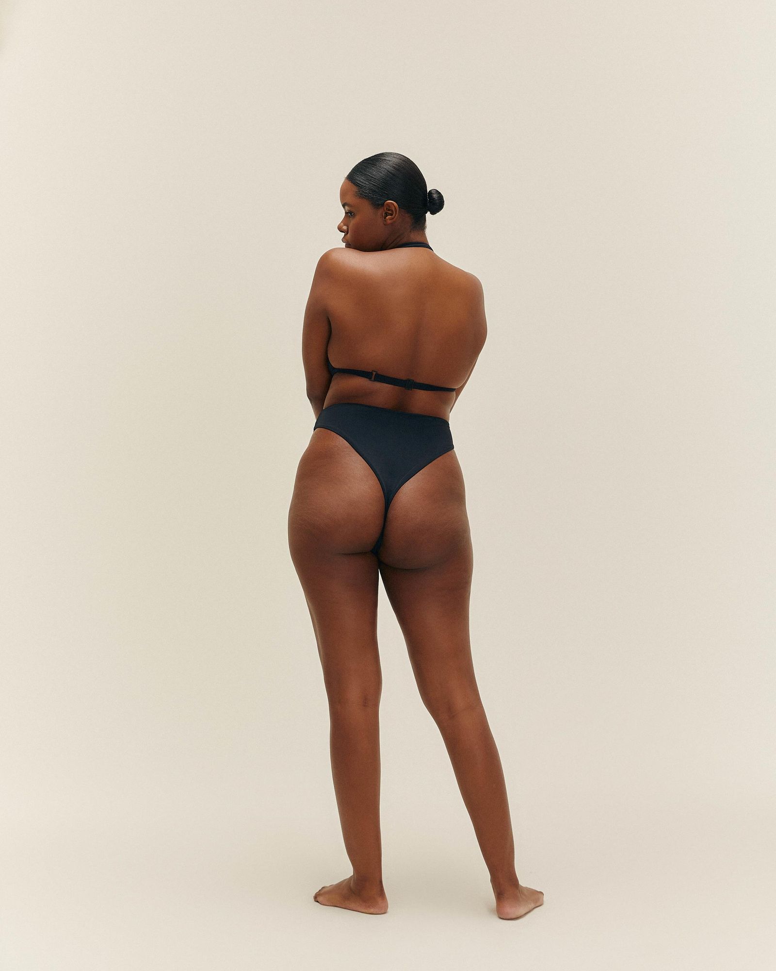 01030677_0001_3-TOP-NADIA-REGULAVEL-FP