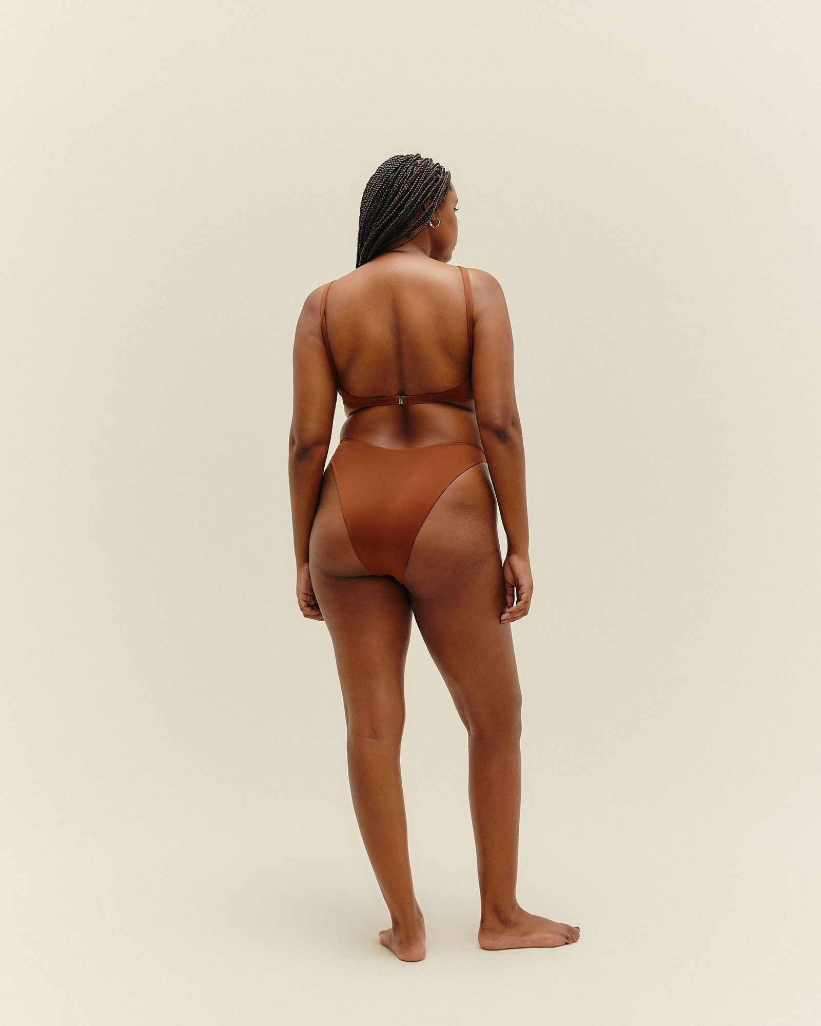 01030774_0363_2-TOP-LAURA