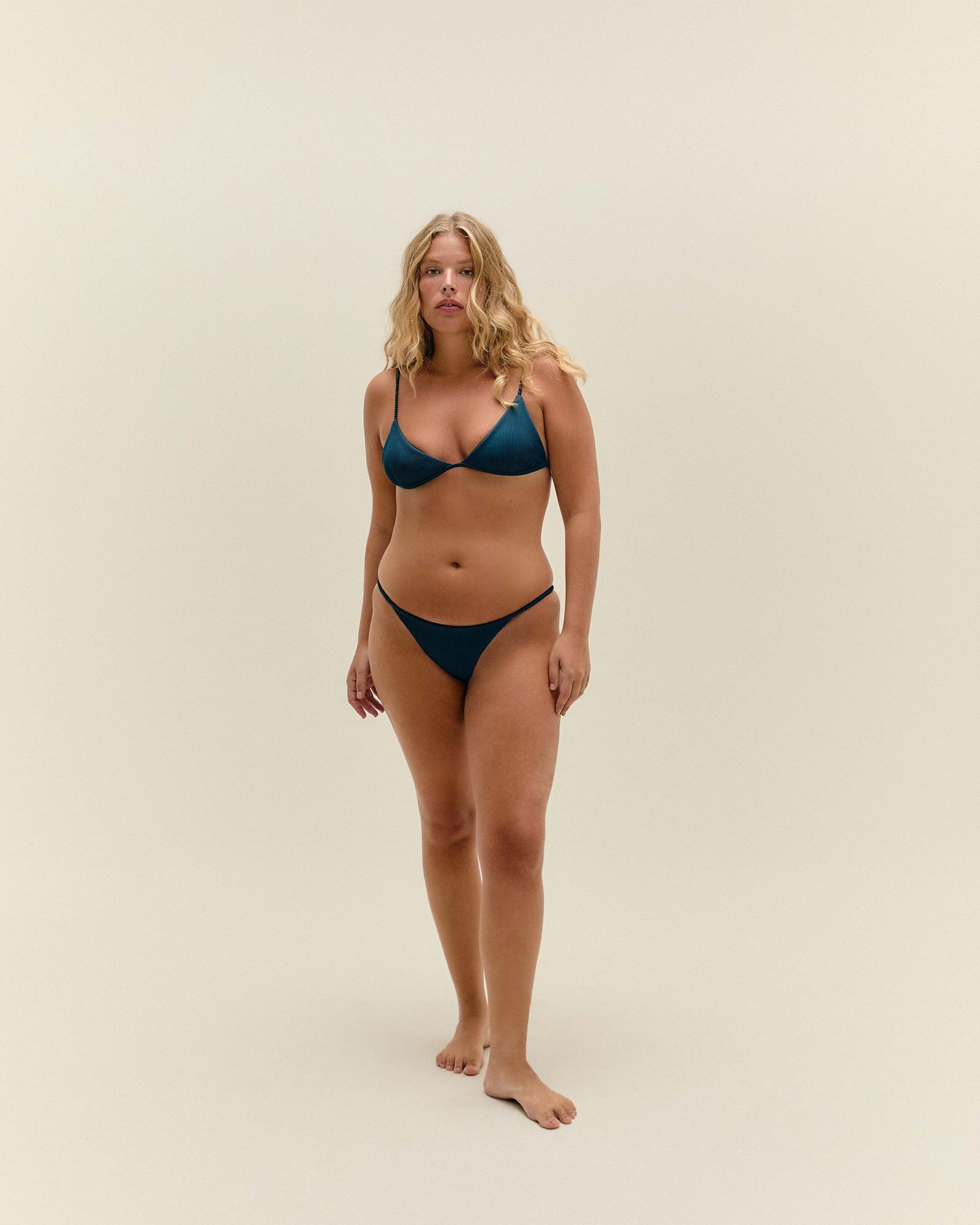 01030820_0033_1-TOP-OLIVIA-NERVURA