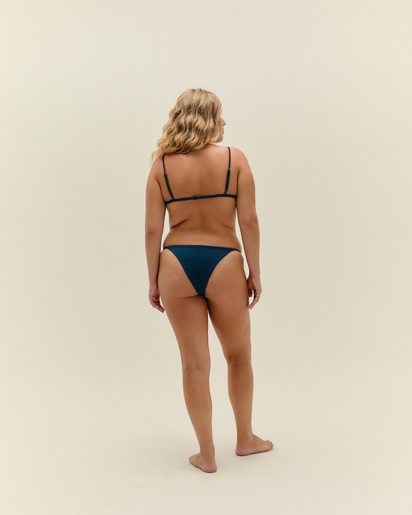 01030820_0033_2-TOP-OLIVIA-NERVURA