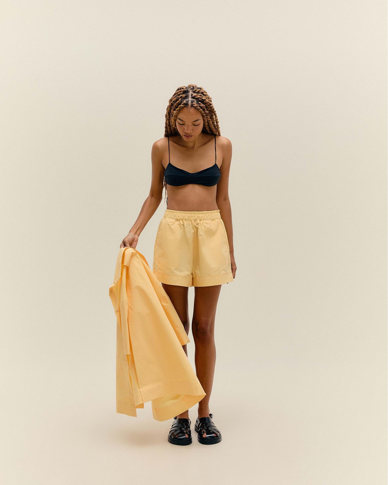 03100086_0380_1-SHORT-GABRIELA