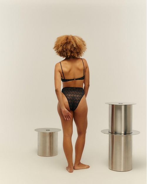 01030884_0383_6-TOP-NAI-RENDA