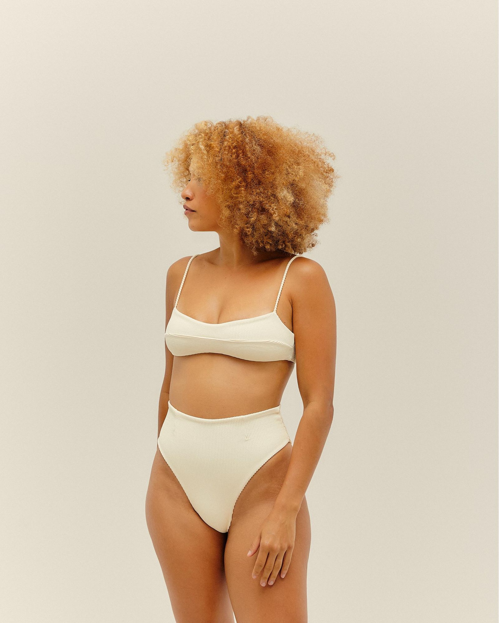 01040228_0274_1-HOTPANTS-CLASSICA-NERVURA