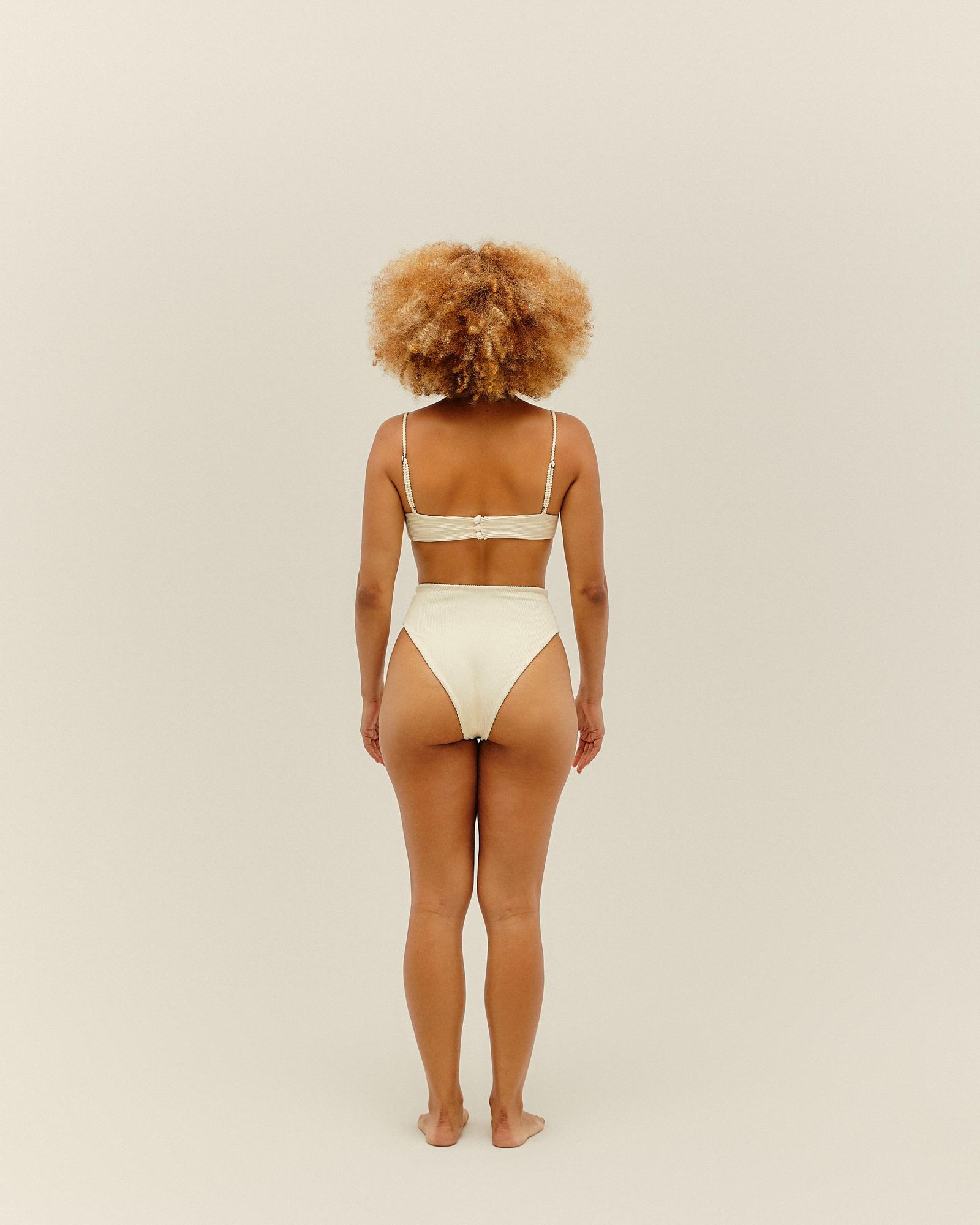 01040228_0274_2-HOTPANTS-CLASSICA-NERVURA