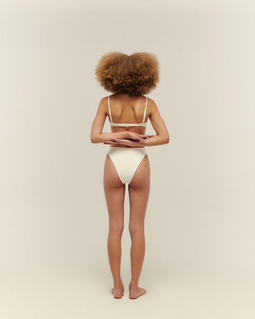 01030756_0014_3-TOP-MONICA-REGULAVEL-FP