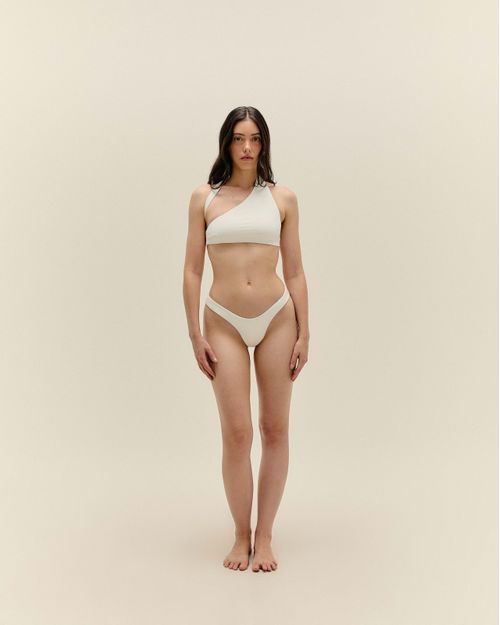 01030805_0014_4-TOP-ANGELINA-FP