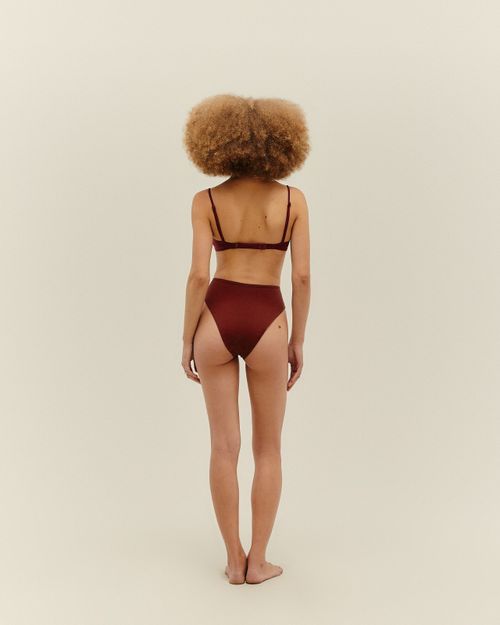 01030924_0296_4-TOP-MONICA-REGULAVEL-FP