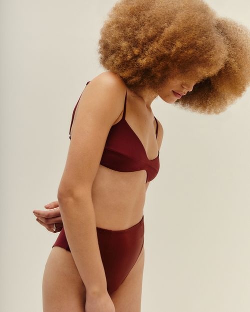 01030924_0296_7-TOP-MONICA-REGULAVEL-FP