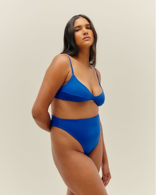 01030909_0390_5-TOP-MONICA-REGULAVEL