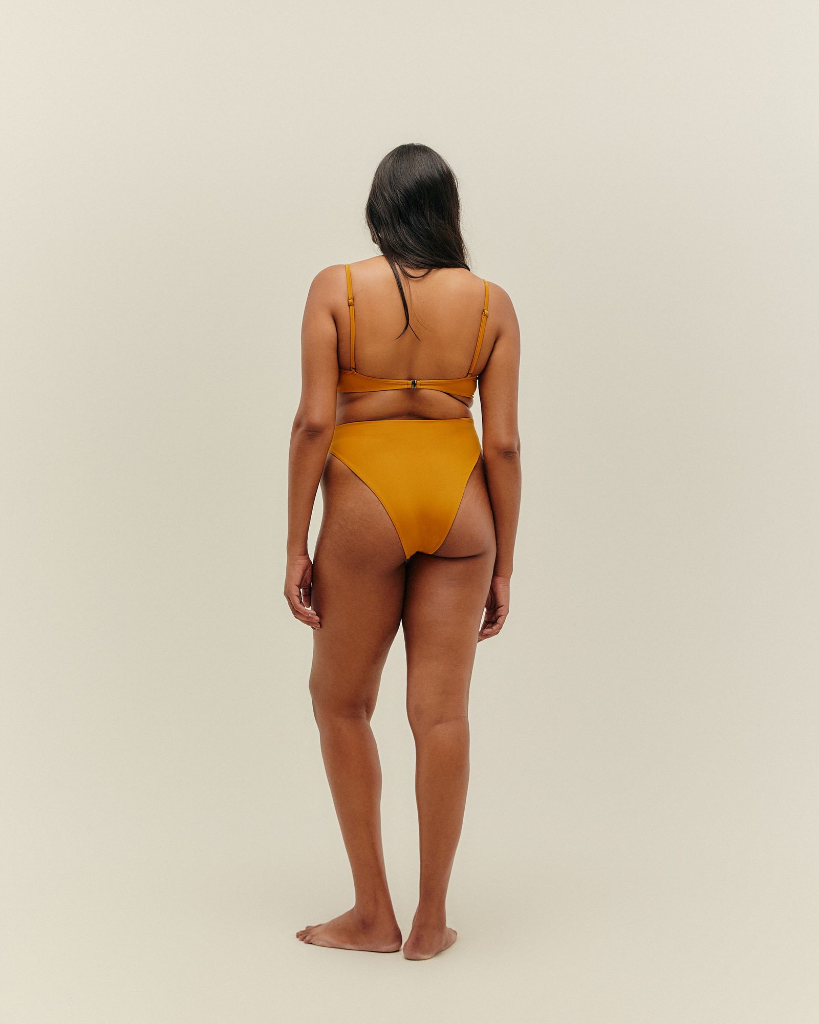 01030919_0152_3-TOP-MONICA