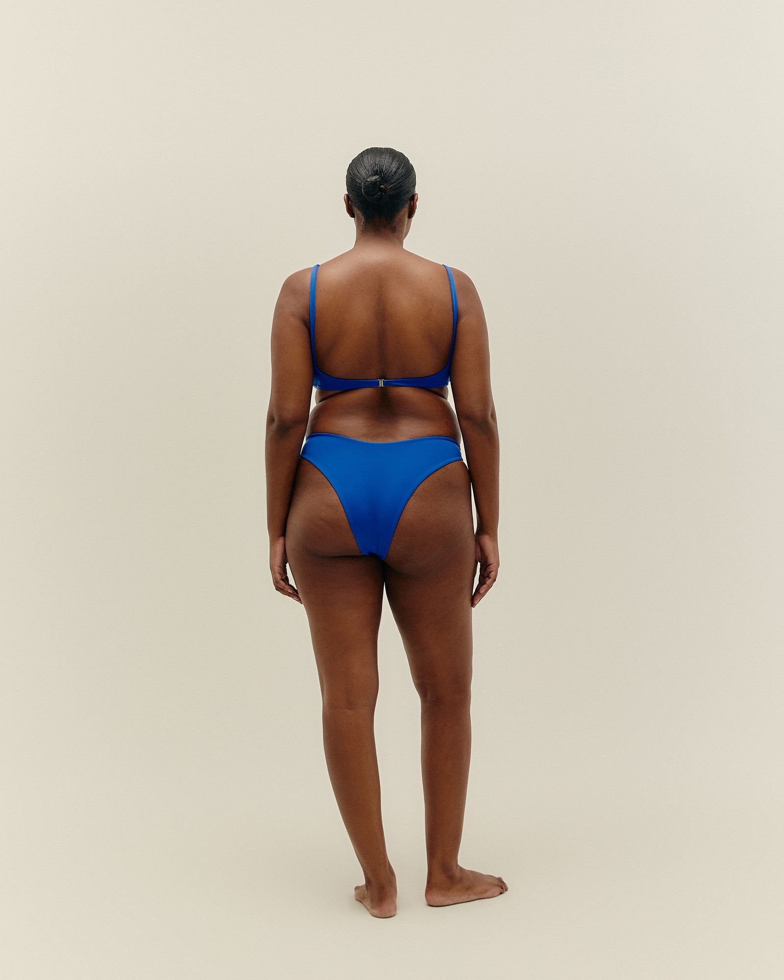 01030895_0390_4-TOP-LAURA