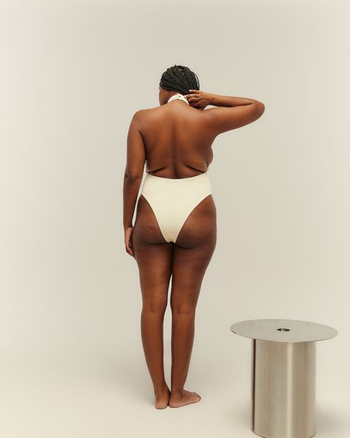 01020548_0274_3-MAIO-SUZANA-NERVURA