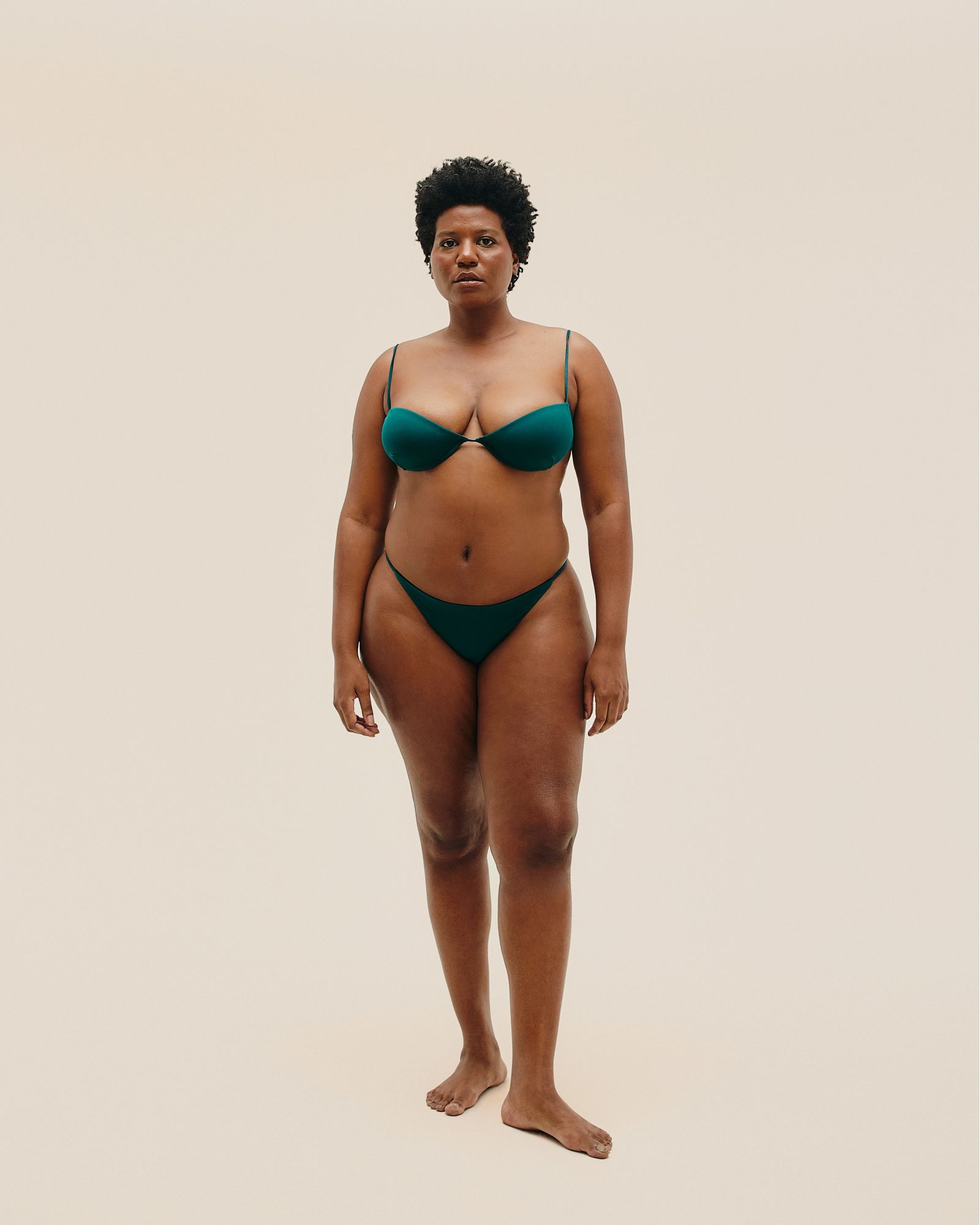 01030988_0406_1-TOP-ELLA