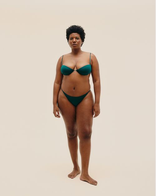 01030988_0406_1-TOP-ELLA