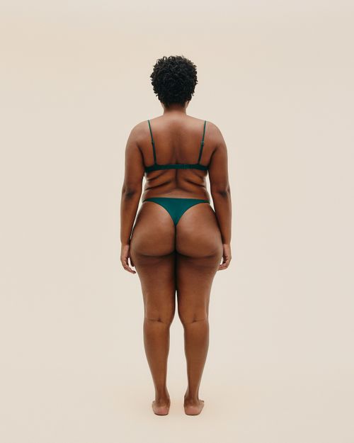 01030988_0406_3-TOP-ELLA