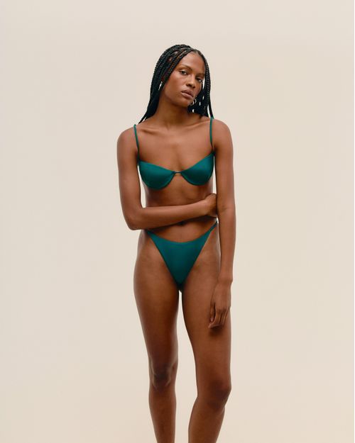 01030988_0406_6-TOP-ELLA