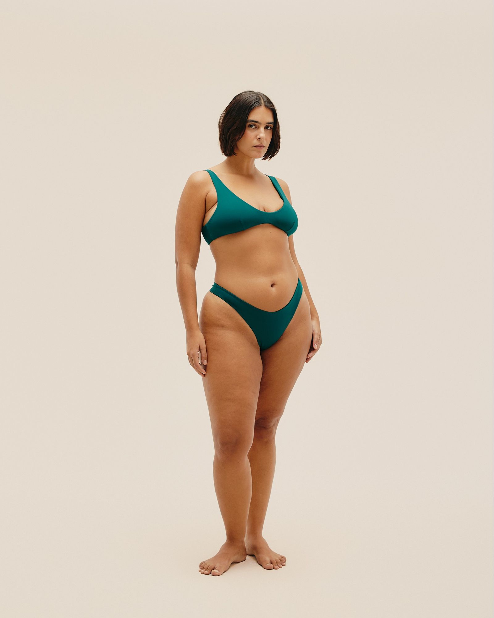 01030990_0406_1-TOP-JULIANA