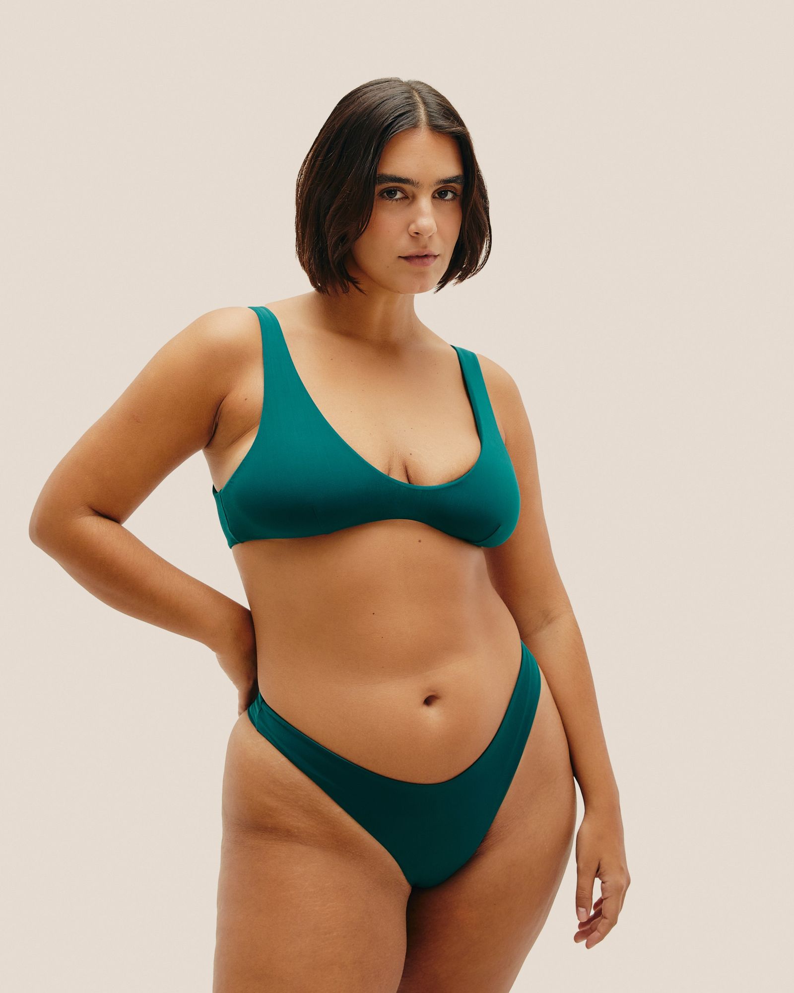 01030990_0406_5-TOP-JULIANA