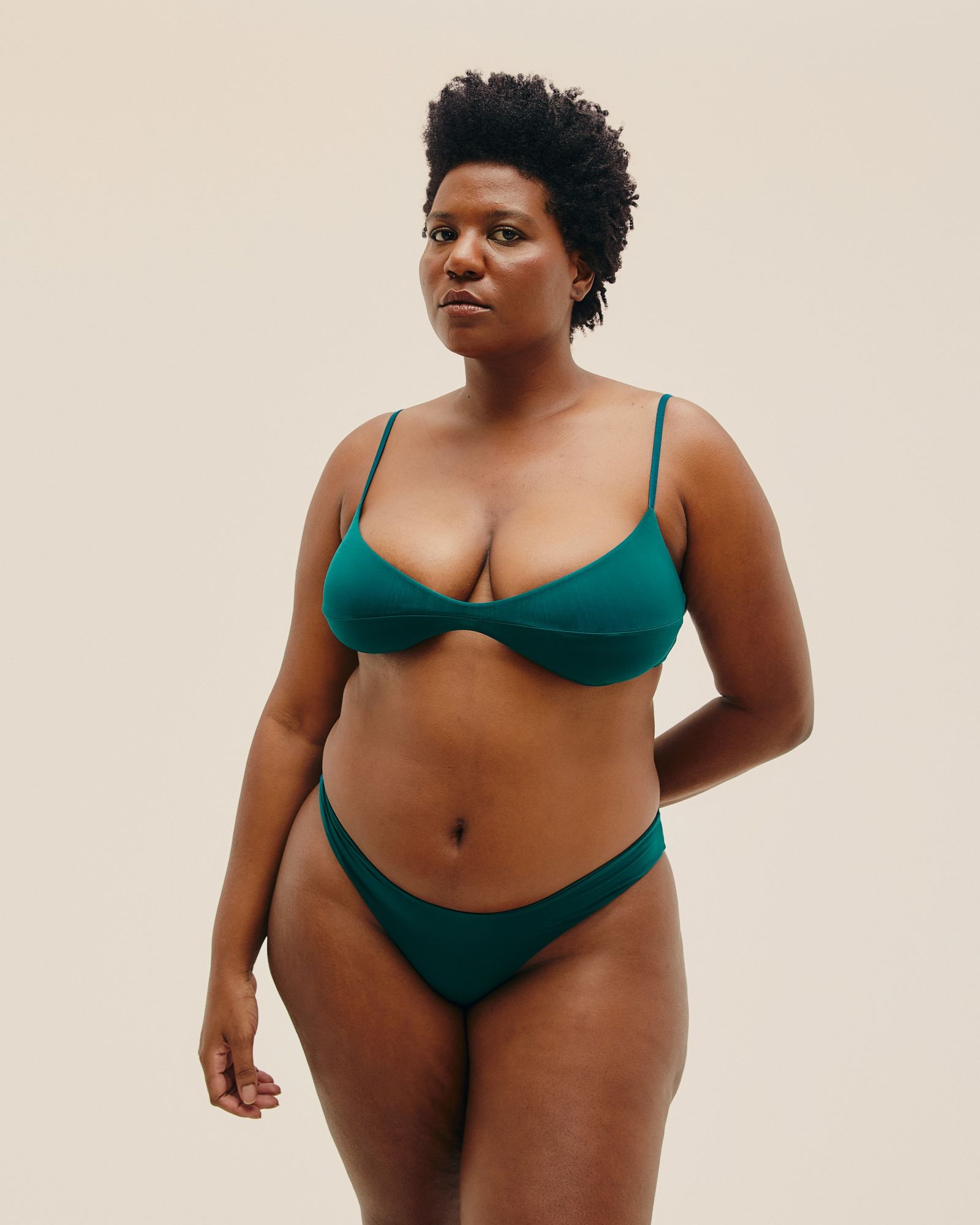 01030991_0406_5-TOP-MONICA-REGULAVEL