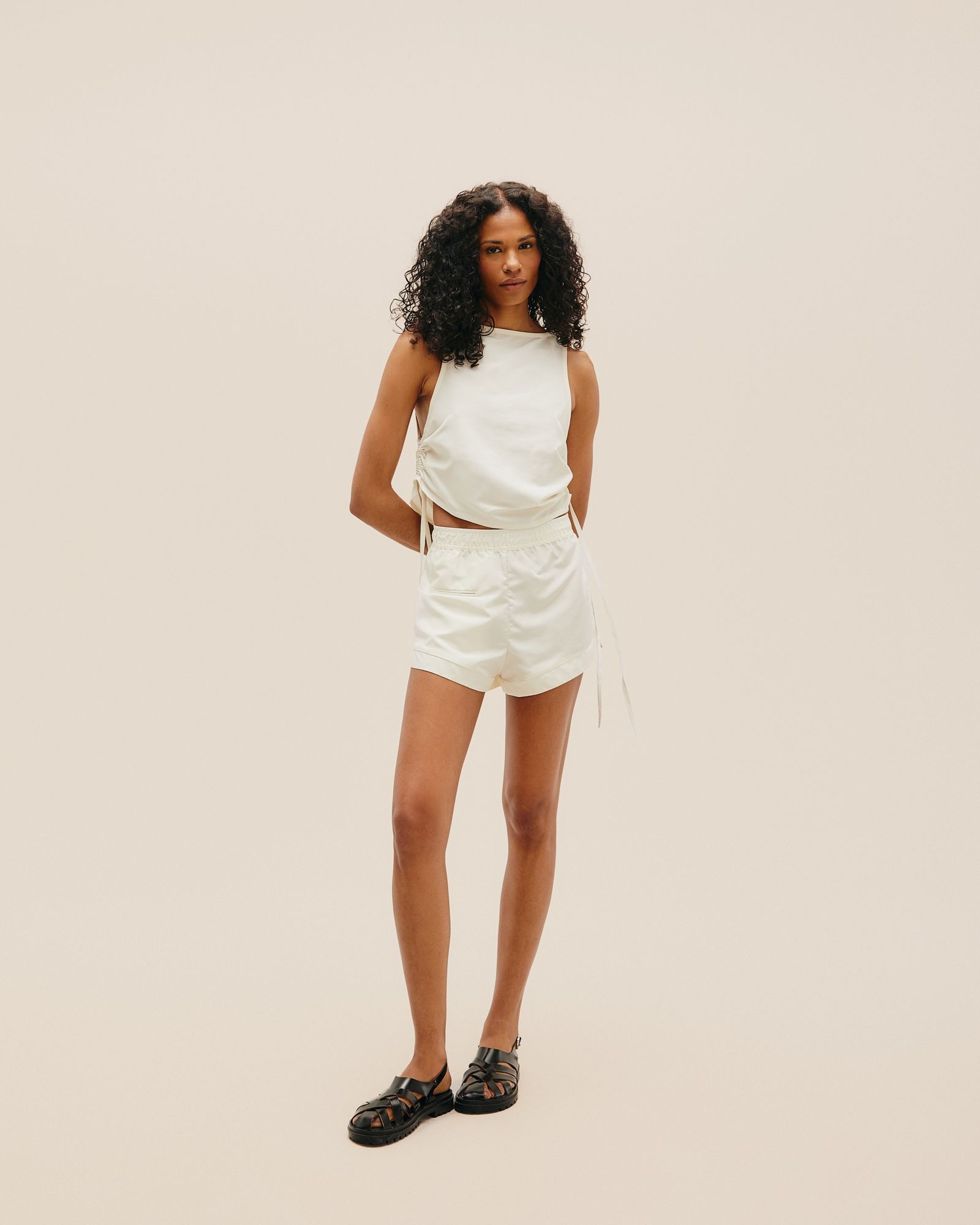 03100105_0014_1-SHORT-ISABEL