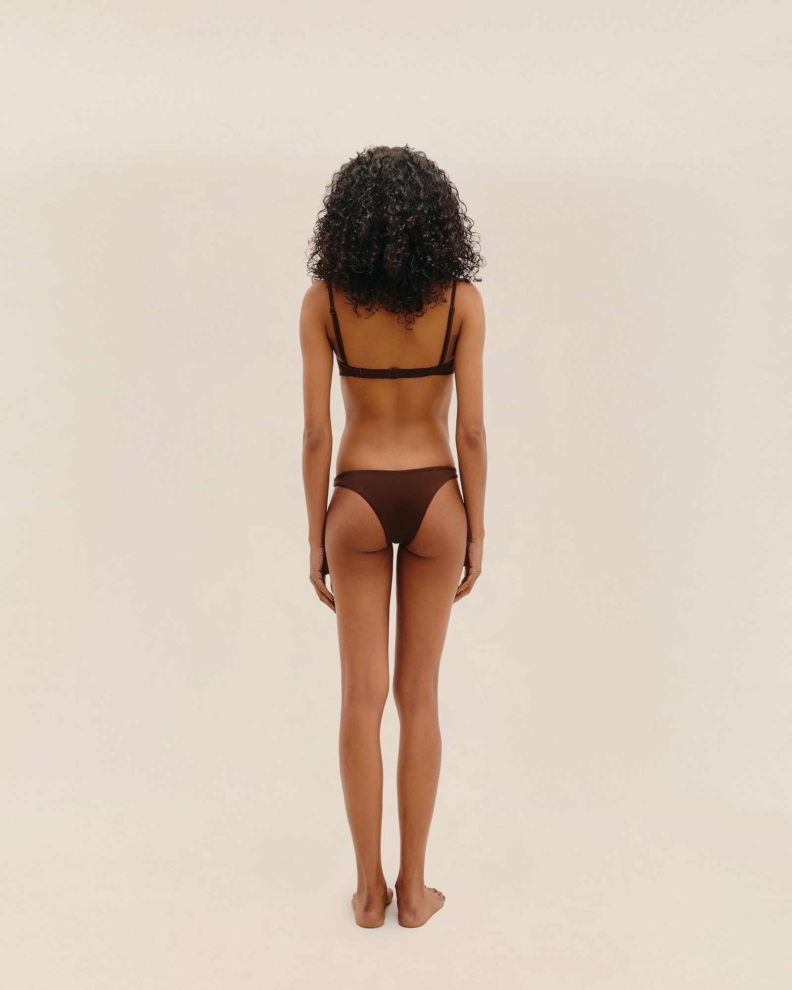 01031061_0338_2-TOP-MONICA-REGULAVEL