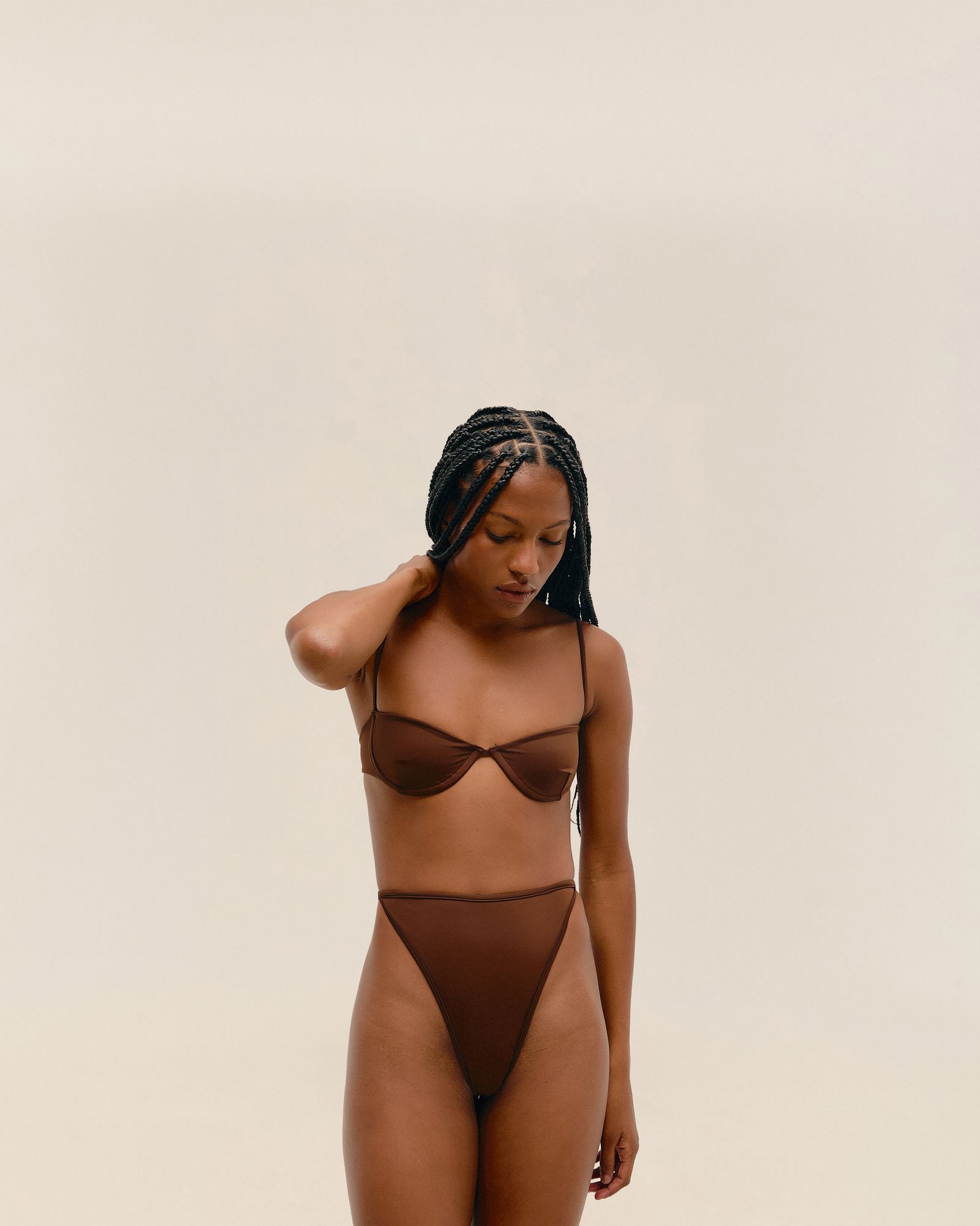 01031002_0338_7-TOP-ELLA