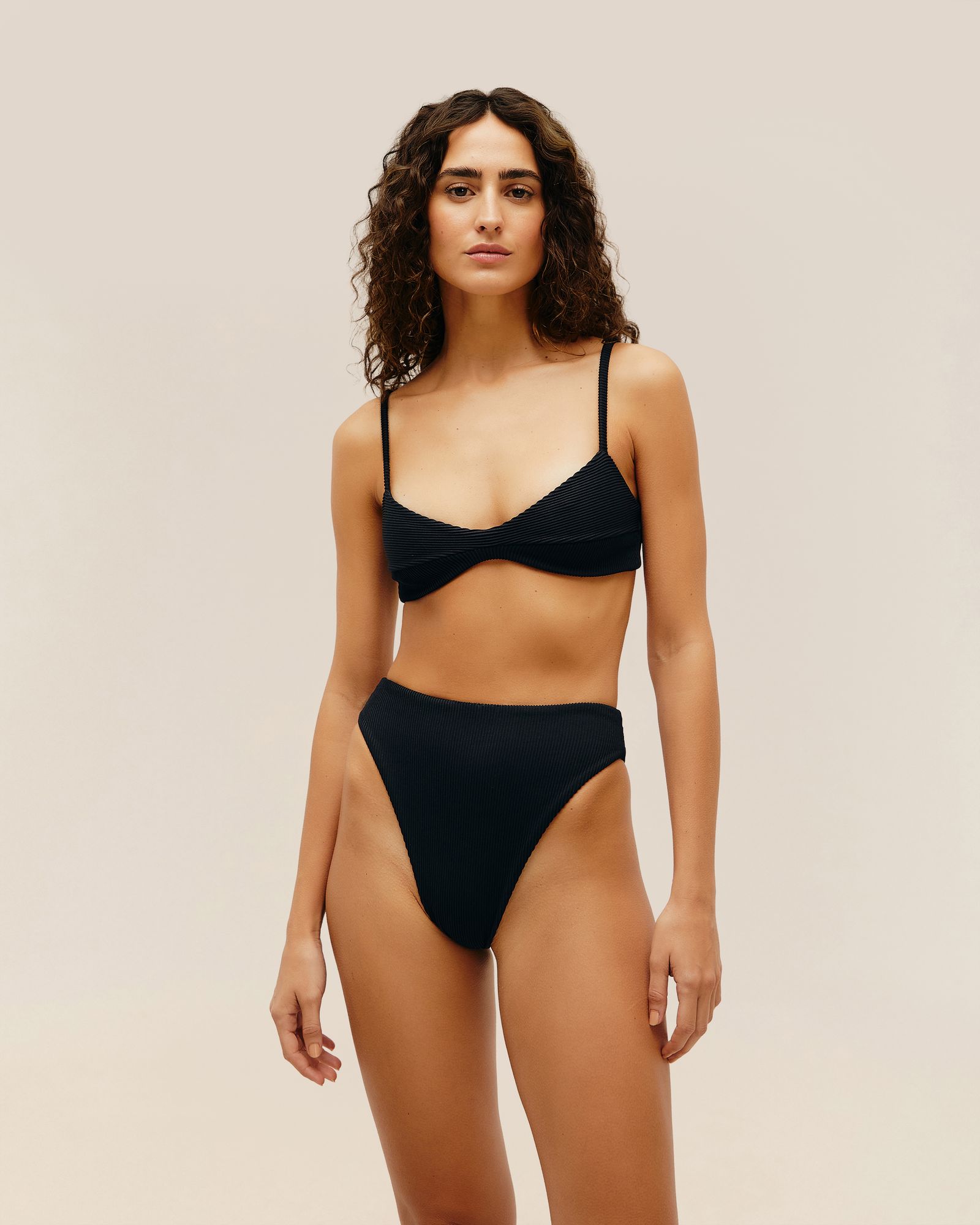 01031067_0001_3-TOP-MONICA-REGULAVEL-NERVURA