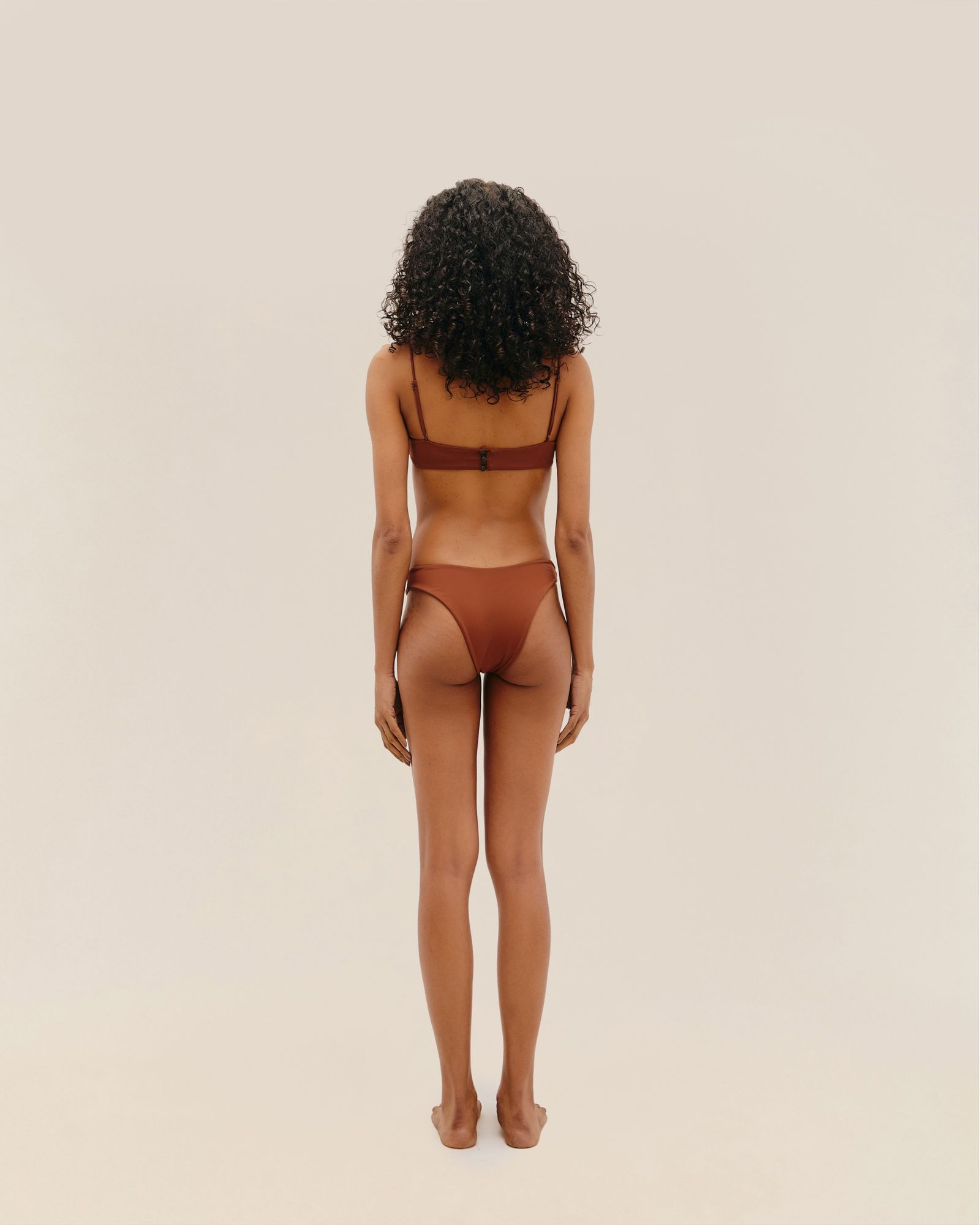 01030890_0363_2-TOP-AGATHA