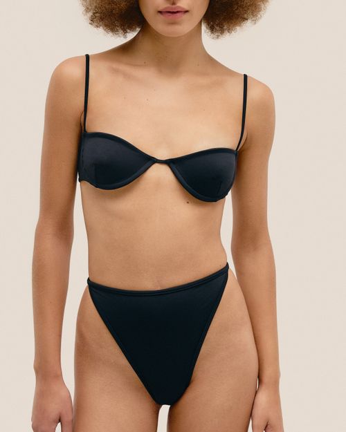 01031003_0001_8-TOP-ELLA-FP