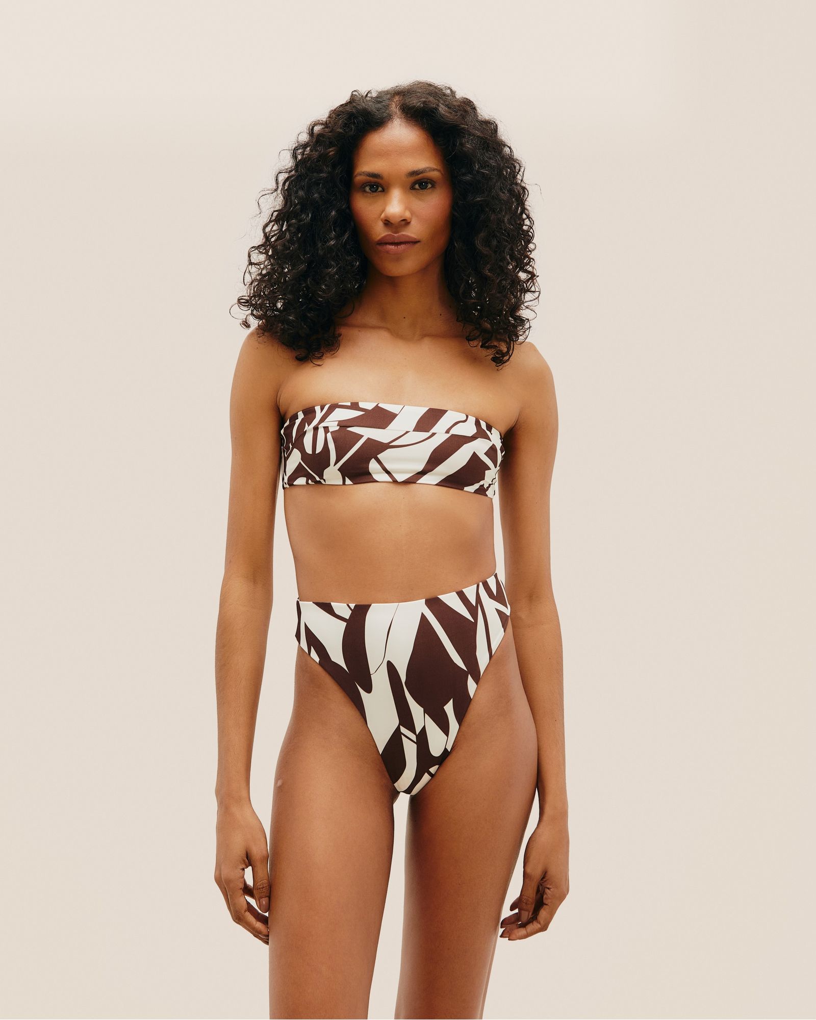 01031072_0411_3-TOP-GABI-RETO-ESTMAPADO